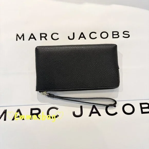 Marc Jacobs Valentine's Day Heart Pebbled Leather Wristlet - Picture 2 of 4